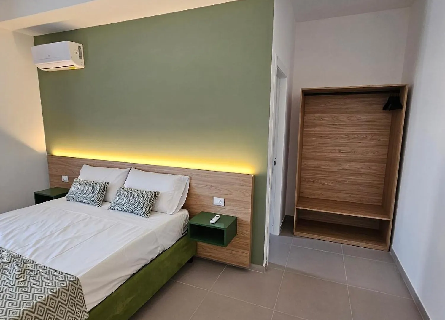 Tevergad Suites & Rooms Terrasini 0*,  Italia